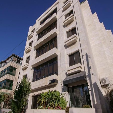 46 Serviced Apartments Аман Екстериор снимка