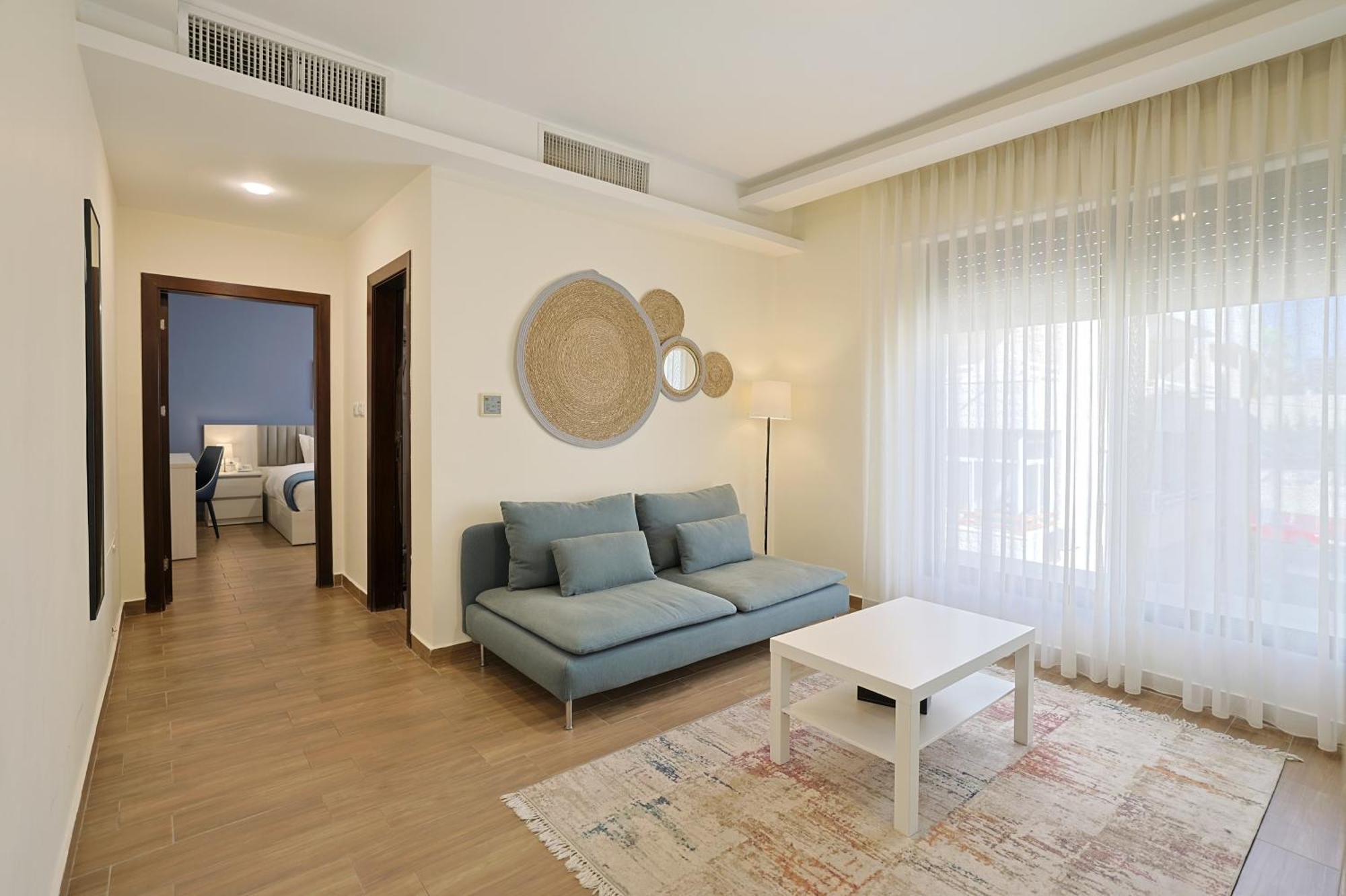 46 Serviced Apartments Аман Екстериор снимка