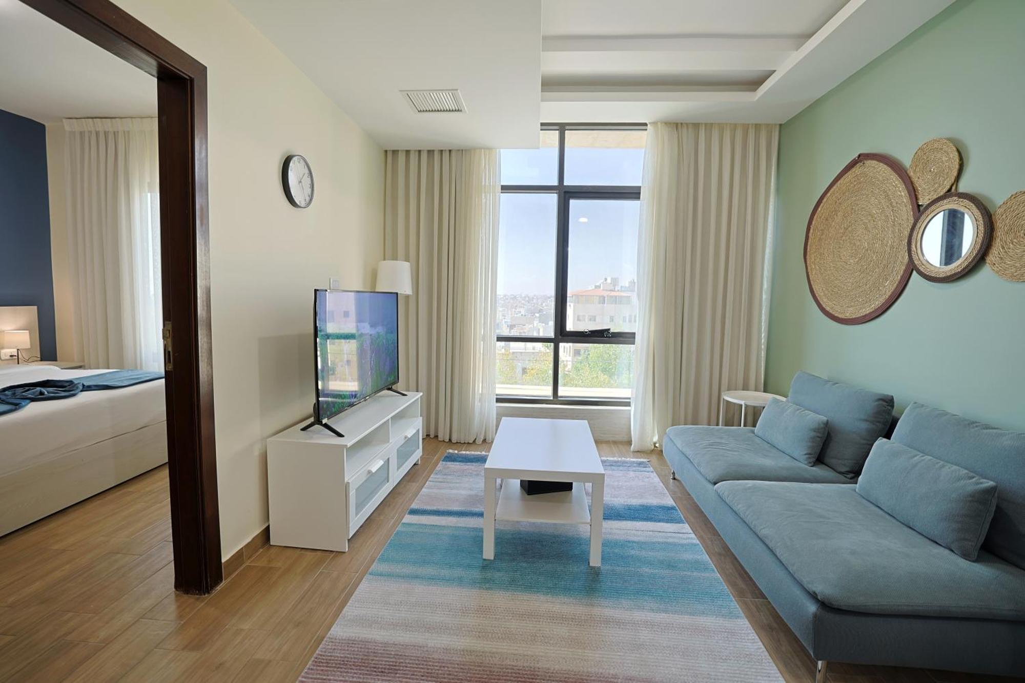 46 Serviced Apartments Аман Екстериор снимка