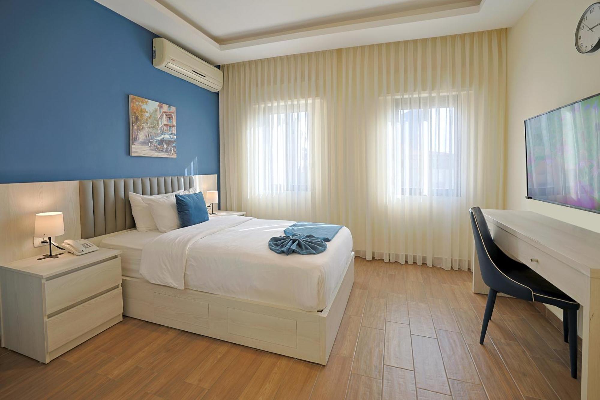 46 Serviced Apartments Аман Екстериор снимка
