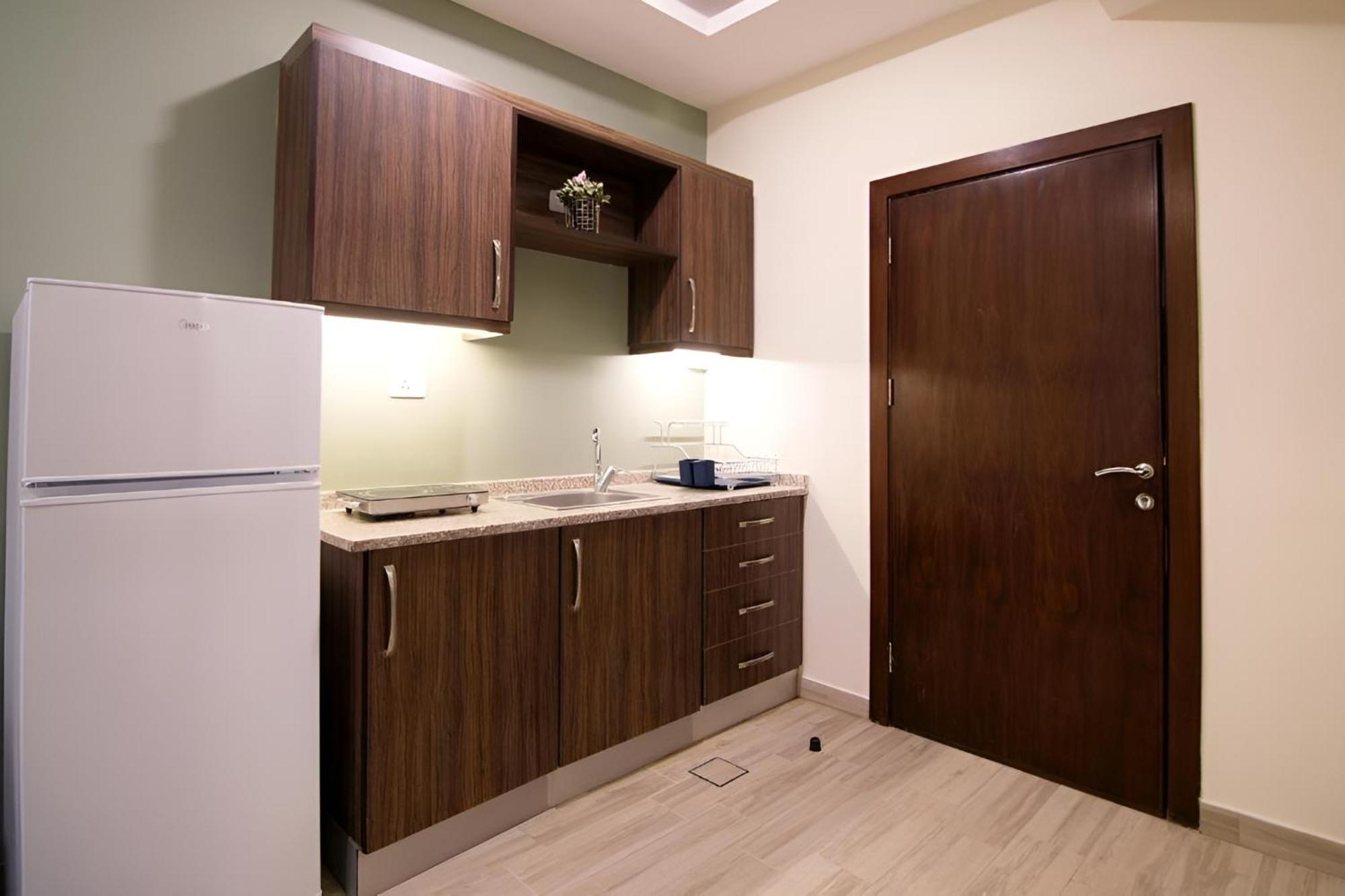46 Serviced Apartments Аман Екстериор снимка