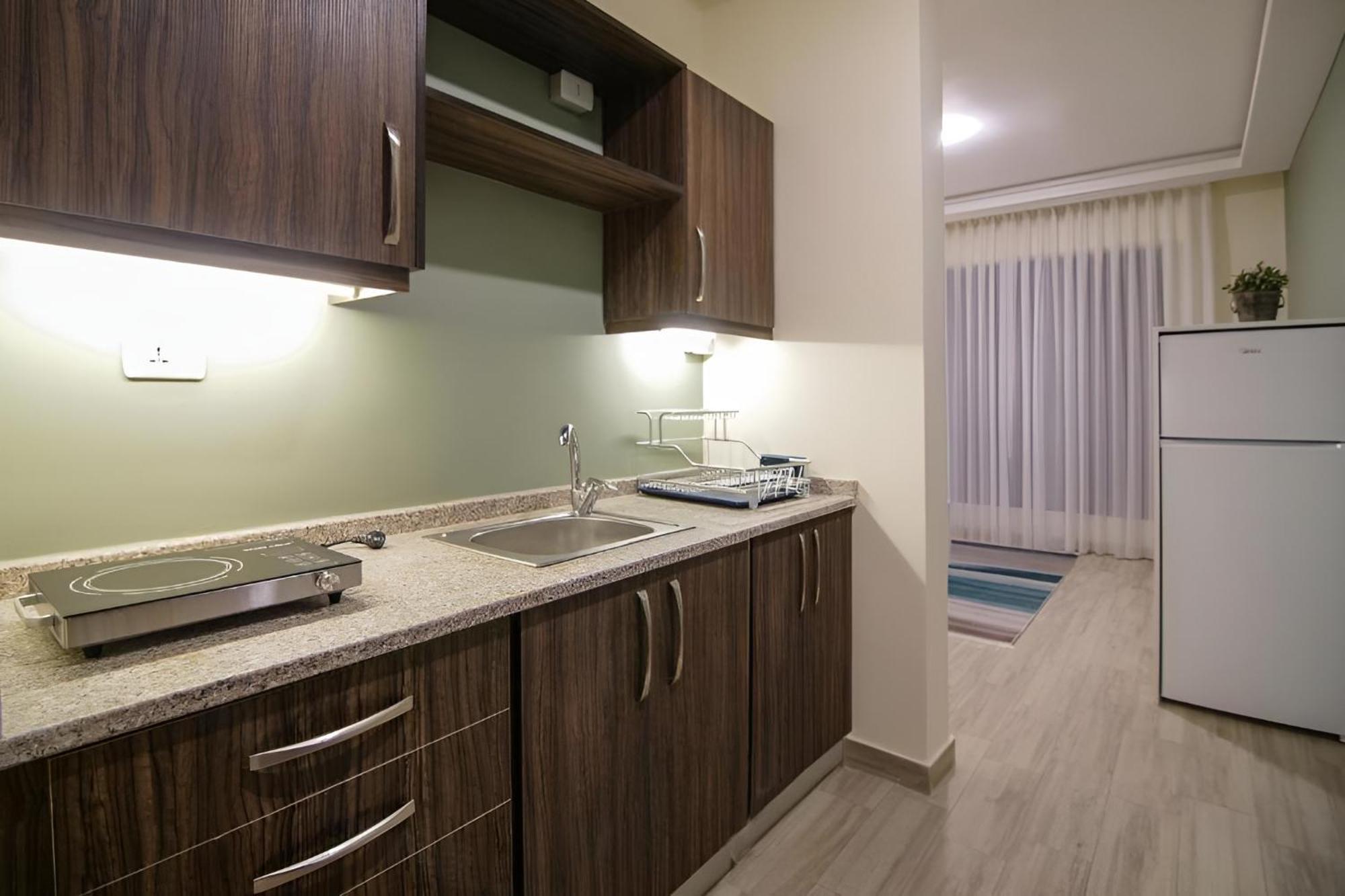 46 Serviced Apartments Аман Екстериор снимка